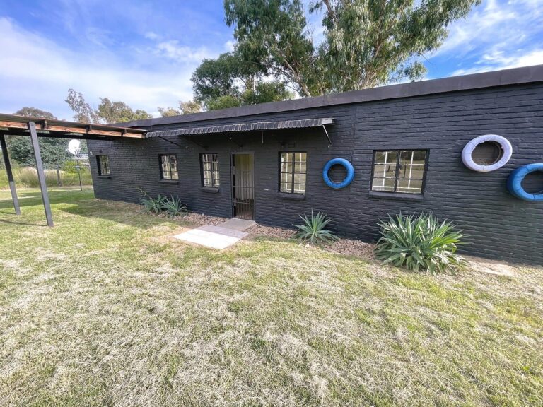 3 Bedroom Cottage To Rent in Golf View, Walkerville